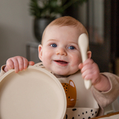 Time to eat 🍽️Your kid is going to love dinner and snack time. The silicone items are made of 100% LFGB silicone and can go in the dishwasher and in the microwave!⁣⁣⁣
⁣
⁣
⁣
⁣
⁣
⁣⁣
#trycobaby #siliconecutlery #toddlermealtime #firstfoods #siliconefoodware #tablewear #babyessentials #siliconetableware